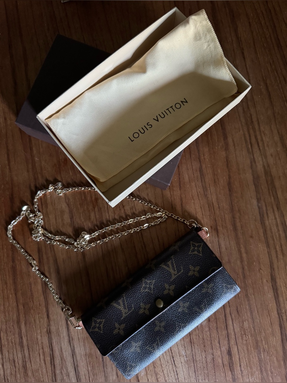 Authentic Louis Vuitton Monogram Sarah Wallet on Chain COA and Gift Box 🎁